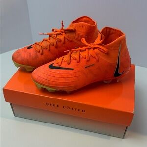 Nike Phantom Luna Elite NU FG Guava Ice/Black Size 5 Womens/3.5 Mens